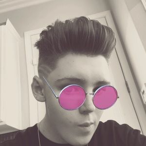 Meet your Posher, Logan